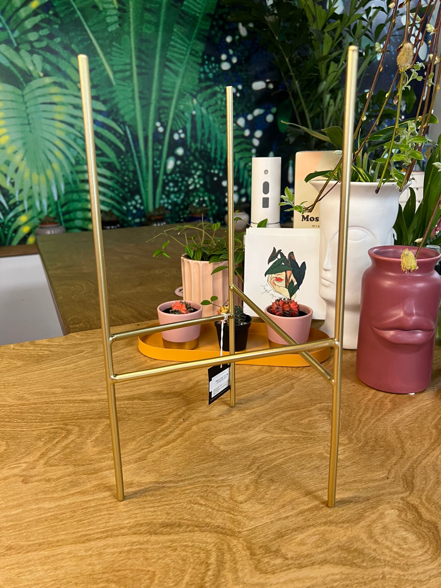 Oslo Gold Stand