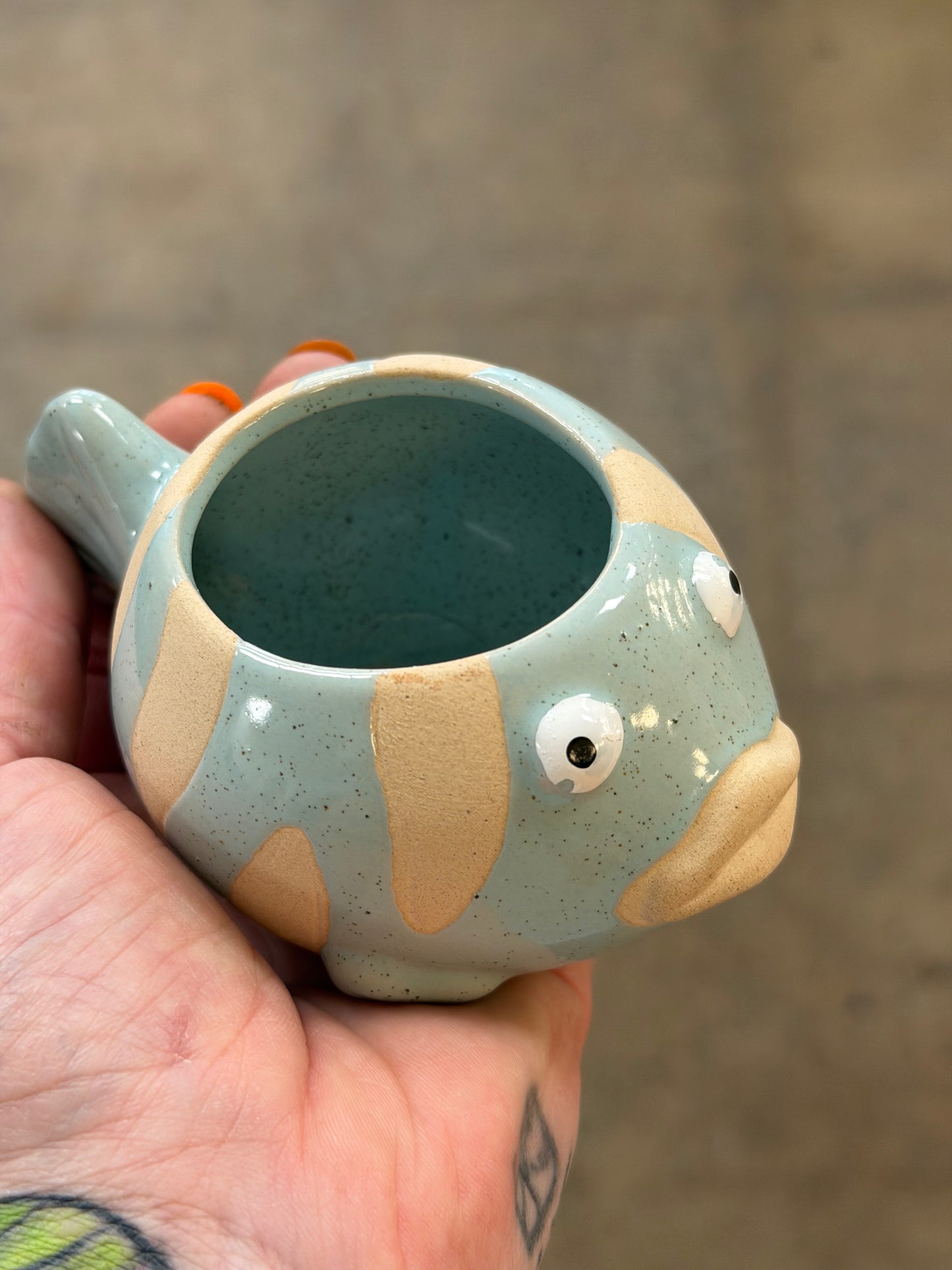 Cache pot Poisson
